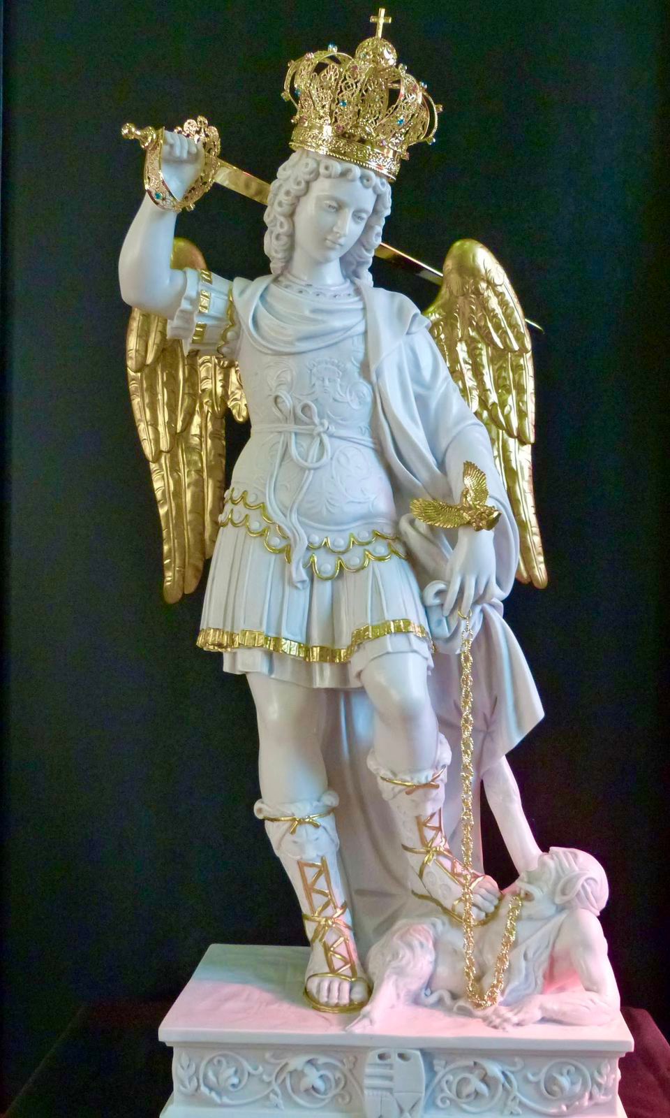 São Miguel Arcanjo - Estátua completa
